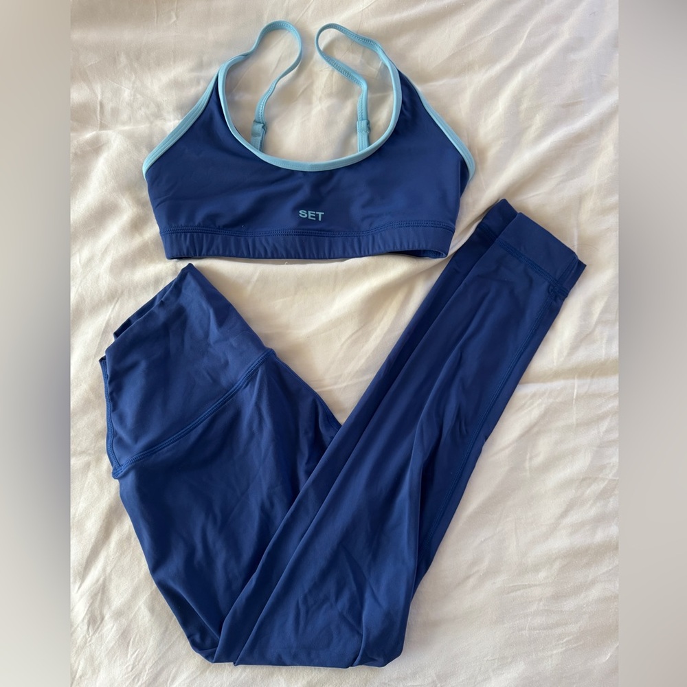 SOLD Set active beta airluxe breathe contrast move bra and beta airluxe leggings